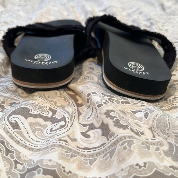 Vionic Beach slides - Picture 4 of 4